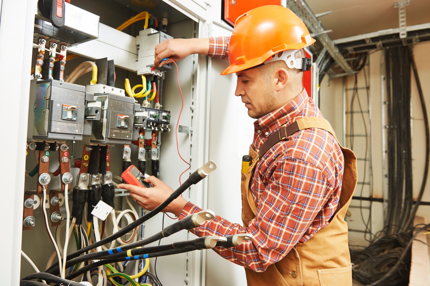 Hire Skilled Electrician Canberra Contractors