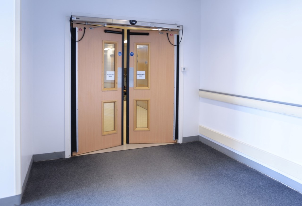 The Top Benefits of Using an Automatic Swing Door at Your Place