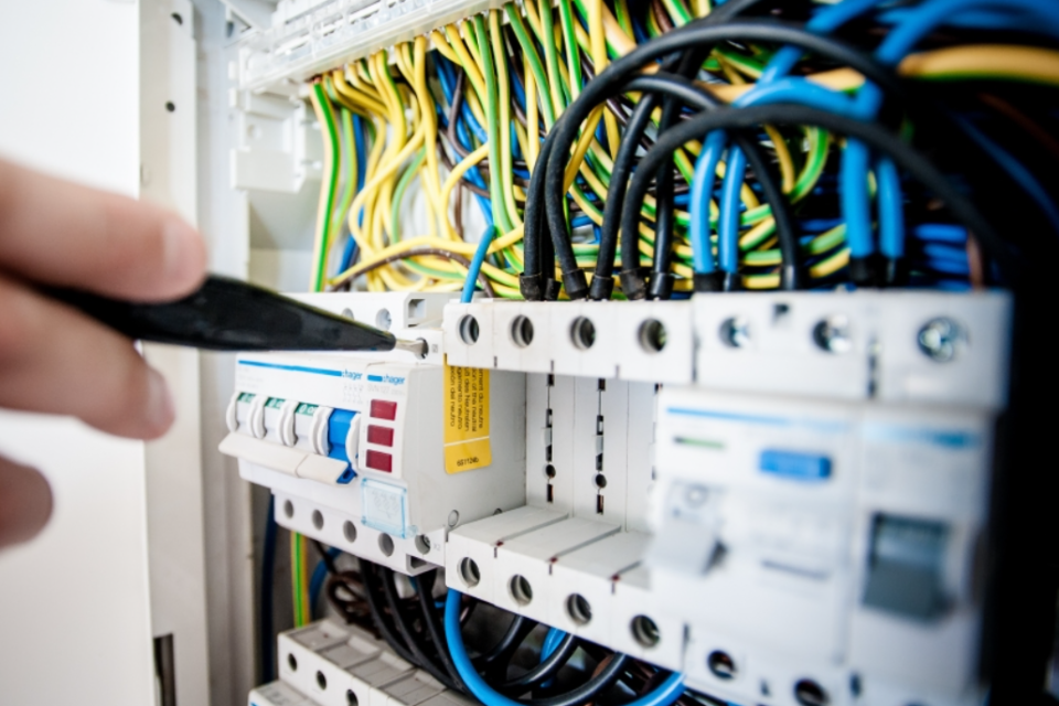 commercial electrical contractors