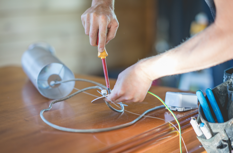 How To Choose The Right Electrician For Your Home