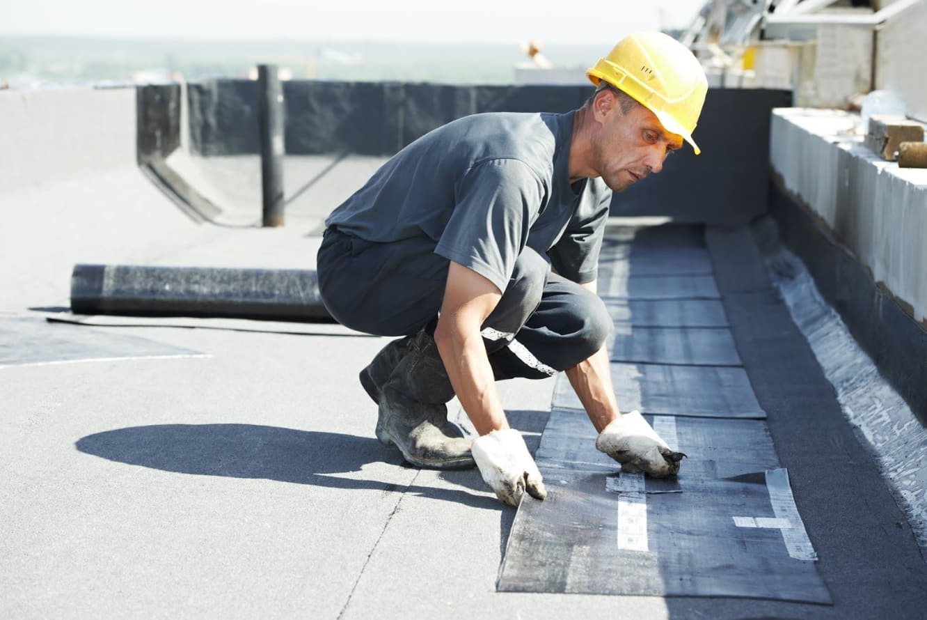 commercial roofing contractors in Milwaukee