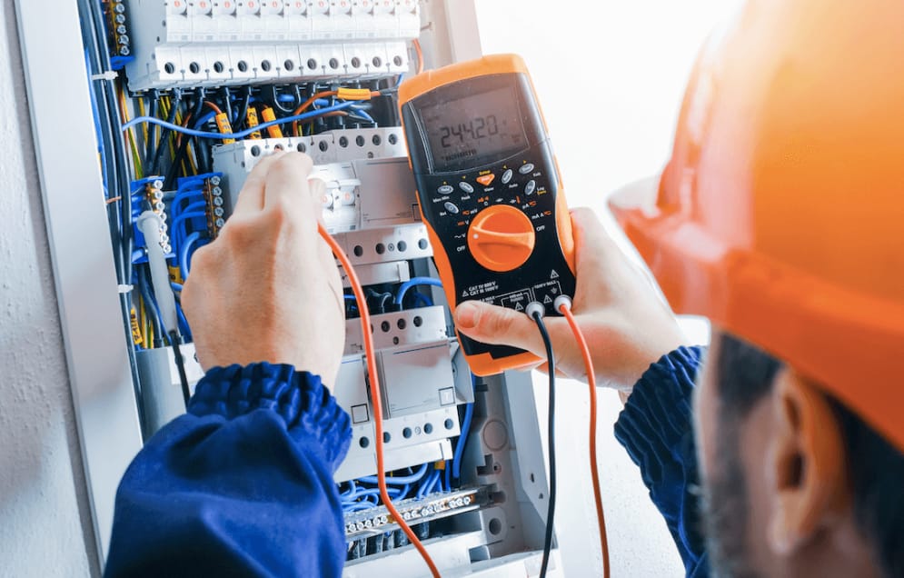 Choosing the Right Electrician in North Maclean: What to Look For?