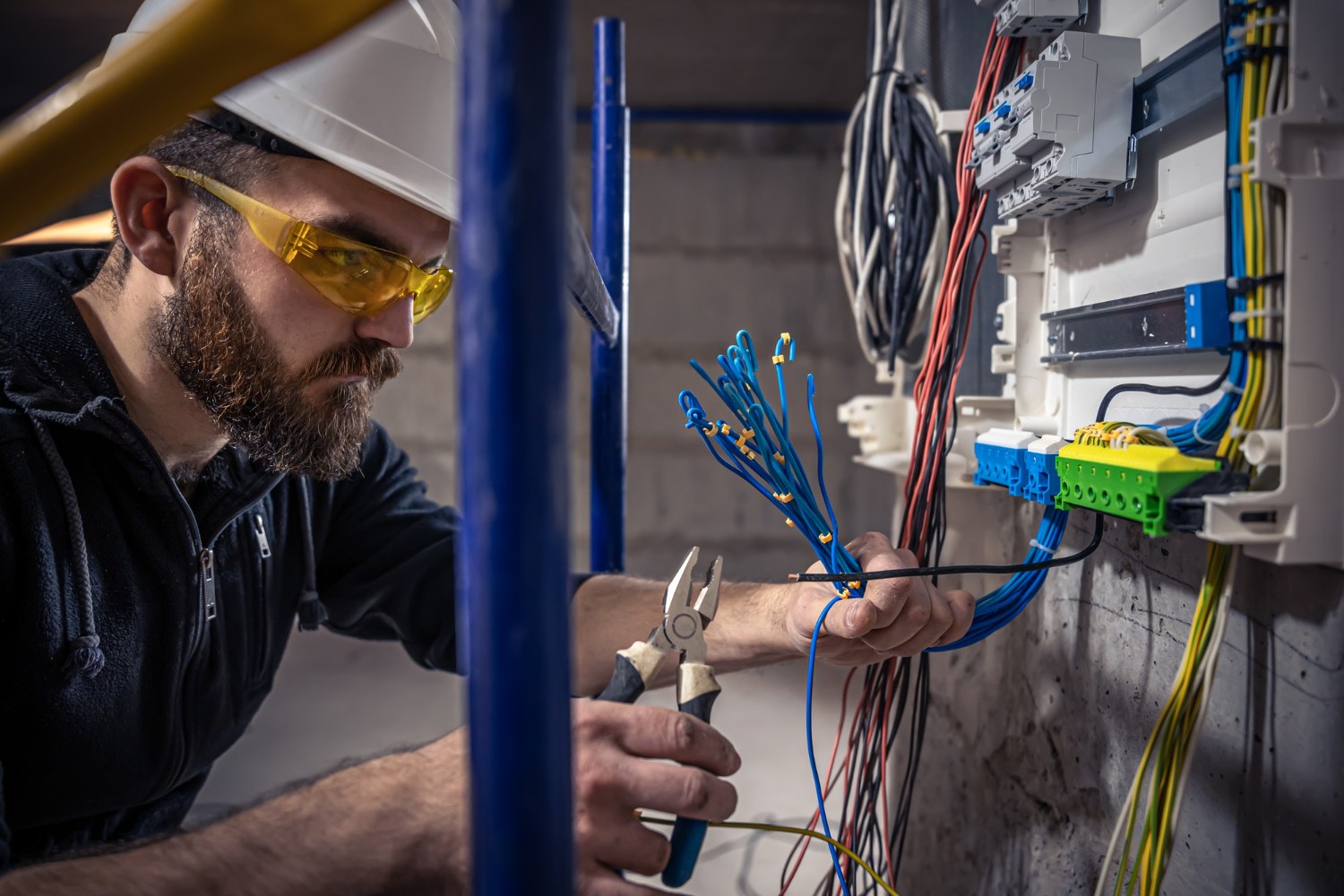 Electricians in South Maclean