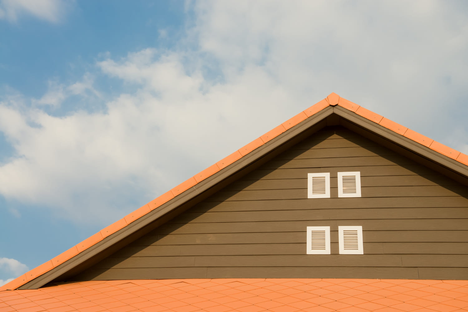 How to Hire the Best Insulated Roof Contractors for Your Place